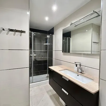 70 M2 3 Pieces Proche Menton Et Monaco *